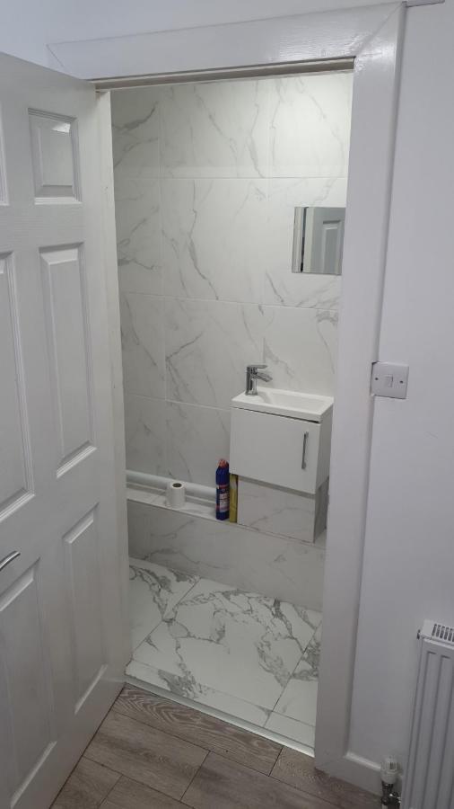 House 1905 - Self Catering Serviced Apartment Tidworth المظهر الخارجي الصورة