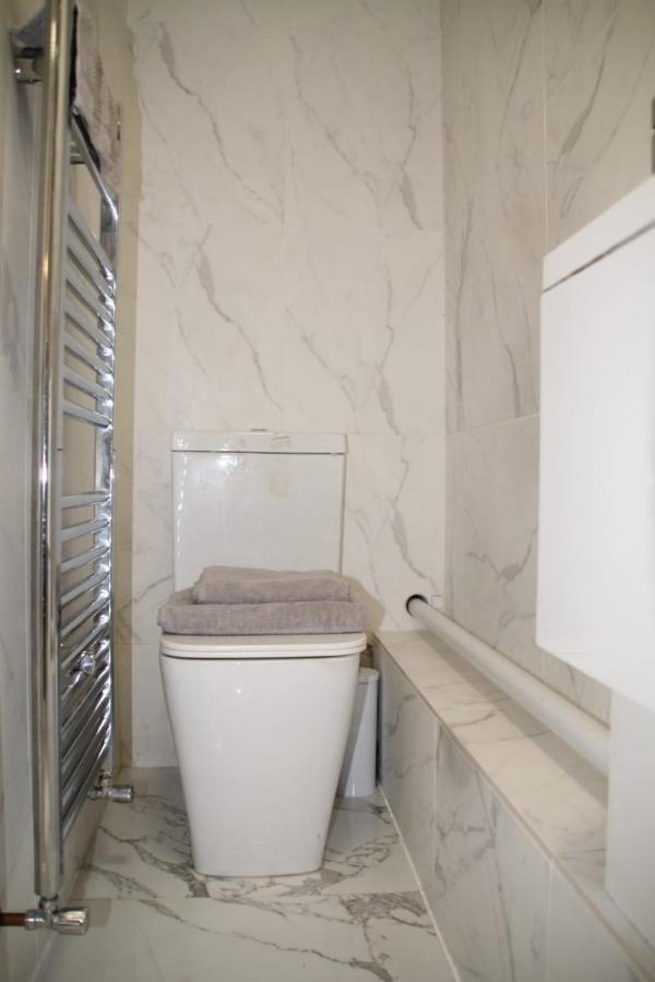 House 1905 - Self Catering Serviced Apartment Tidworth المظهر الخارجي الصورة
