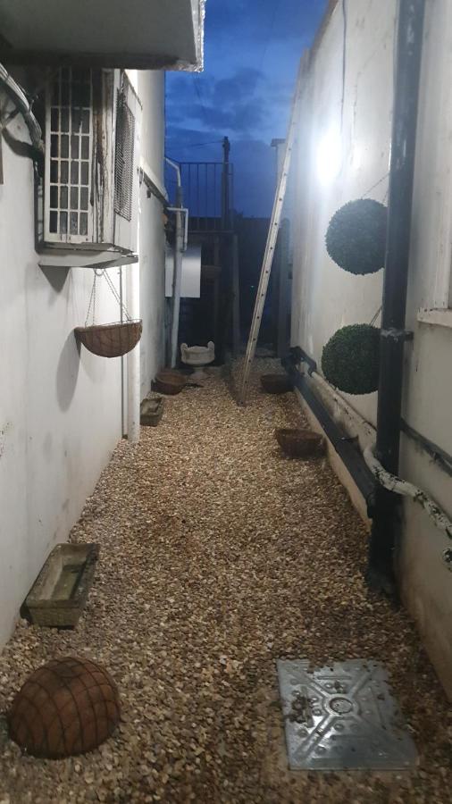 House 1905 - Self Catering Serviced Apartment Tidworth المظهر الخارجي الصورة