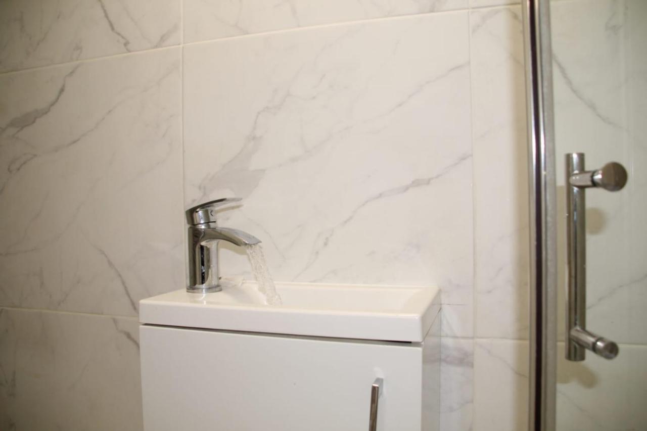 House 1905 - Self Catering Serviced Apartment Tidworth المظهر الخارجي الصورة