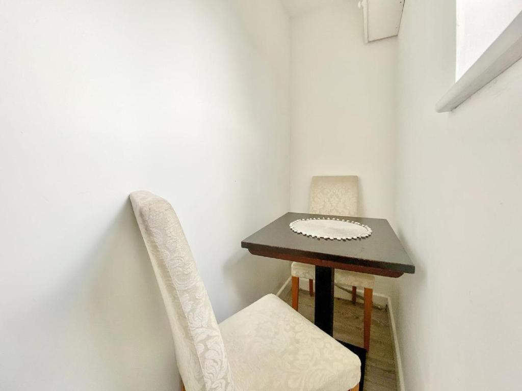 House 1905 - Self Catering Serviced Apartment Tidworth المظهر الخارجي الصورة